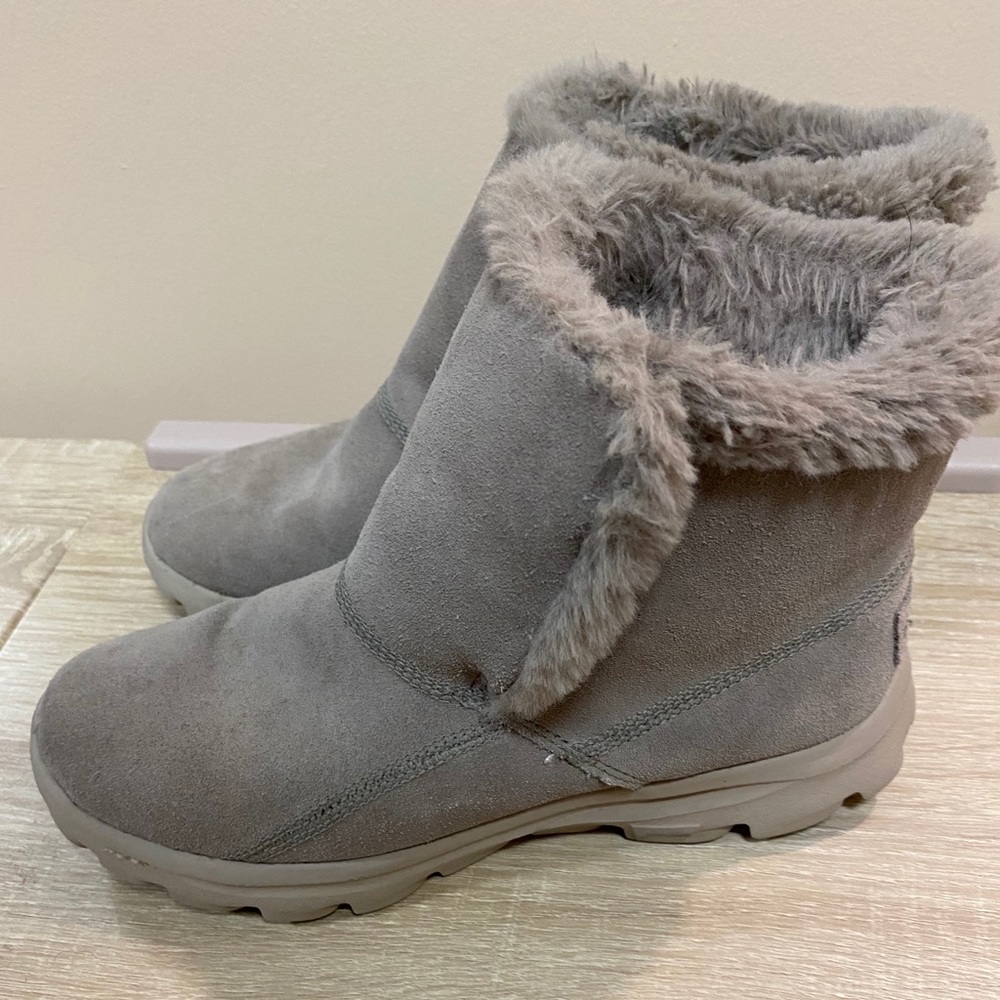 Sketchers go walk boots
